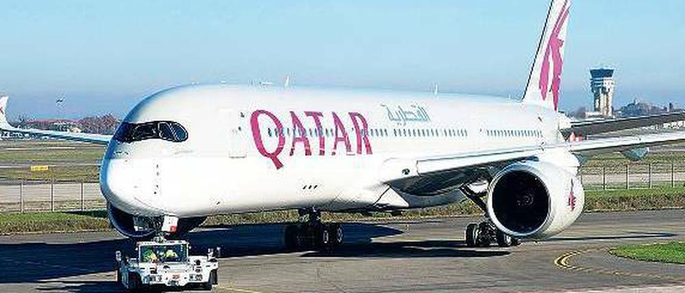 Extrabreit: Dieser Airbus A350 XWB, das steht für Extra Wide Body, wurde in Toulouse an die Airline Qatar Airways übergeben.