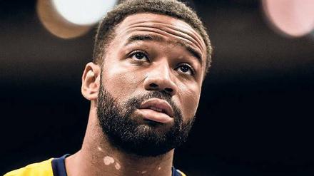 Reggie Redding, 26, spielt das zweite Jahr im Trikot von Alba Berlin. Zuvor stand er bei den Tigers Tübingen und Etha Engomis auf Zypern unter Vertrag. In der abgelaufenen Spielzeit kam der Shooting Guard bei der Wahl zum „Wertvollsten Spieler“ der Bundesliga auf den zweiten Platz. Redding ist in Philadelphia geboren und aufgewachsen, dort besuchte er auch das Villanova-College.
