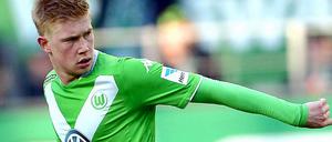 Zaungast. Spielmacher Kevin De Bruyne fehlt in Neapel.