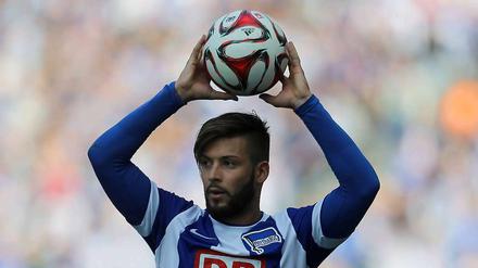 Einwurf Plattenhardt. Herthas Verteidiger rechnet sich für das Spiel am Samstag in München etwas aus. 