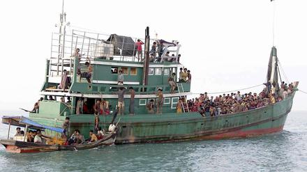 Rund 2000 Flüchtlinge sollen sich in Südostasien noch auf See befinden.  