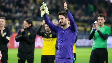 Gefeierter Held. Dortmunds Torwart Roman Bürki rettete der Borussia den Sieg.