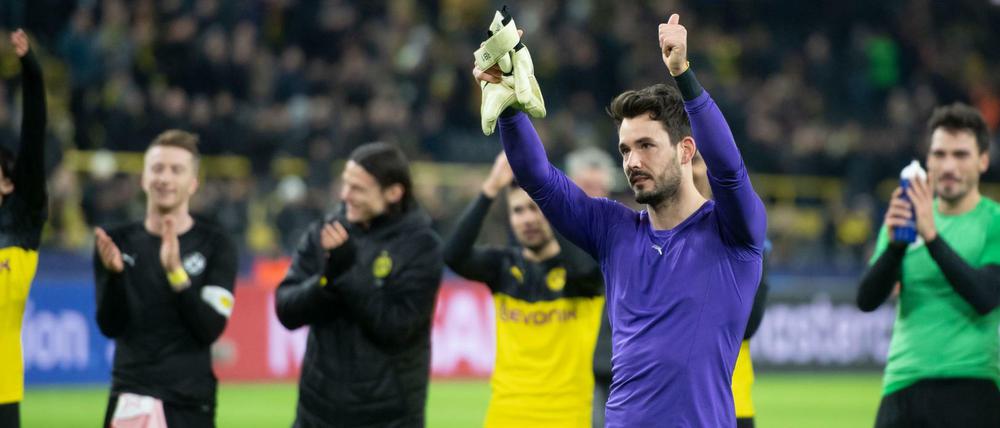 Gefeierter Held. Dortmunds Torwart Roman Bürki rettete der Borussia den Sieg.