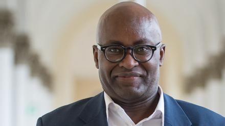 Der führende Theoretiker des Post-Kolonialismus, Achille Mbembe, geriet plötzlich in Deutschland ins Kreuzfeuer.