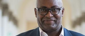 Der führende Theoretiker des Post-Kolonialismus, Achille Mbembe, geriet plötzlich in Deutschland ins Kreuzfeuer.