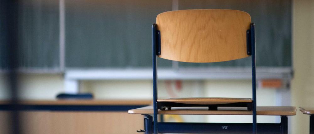 Blick in ein Klassenzimmer.
