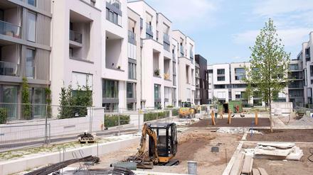 Zwar wird in Berlin immer mehr gebaut, der Trend geht aber zu hochwertigen Wohnungen und teureren Mieten für Neubauwohnungen (wie hier an der Schwedter Straße).