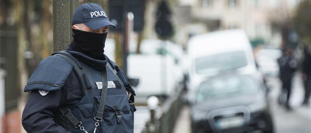 Ein vor einer Woche festgenommener Franzose soll zu einem Terrornetzwerk gehören, das mit einem großen Waffenarsenal kurz vor einem schweren Anschlag stand.