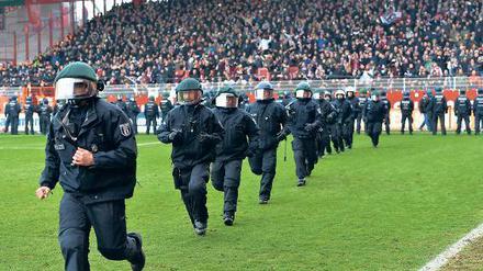 Laufkundschaft. Die Polizei hatte in Köpenick allerhand zu tun.