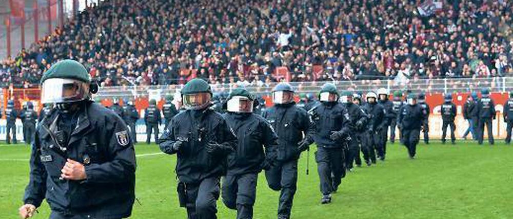 Laufkundschaft. Die Polizei hatte in Köpenick allerhand zu tun.