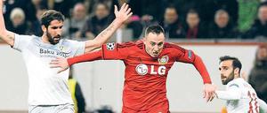Durchgedrückt. Josip Drmic (Mitte) zeigte im Hinspiel gegen Atlético auch ohne Tor eine starke Leistung.