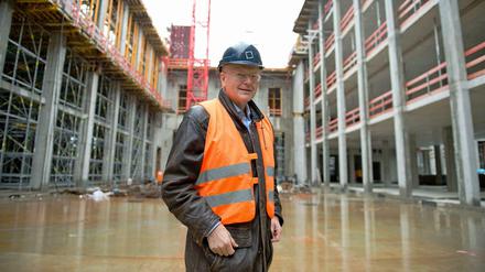 Manfred Rettig, Vorstand und Sprecher der Stiftung "Berliner Schloss - Humboldtforum", 2014 auf der Schloss-Baustelle. 