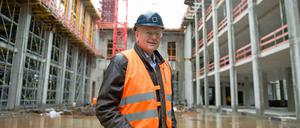 Manfred Rettig, Vorstand und Sprecher der Stiftung "Berliner Schloss - Humboldtforum", 2014 auf der Schloss-Baustelle. 