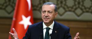 Der türkische Präsident Recep Tayyip Erdogan kündigte am Freitag vor Journalisten Neuwahlen an. 