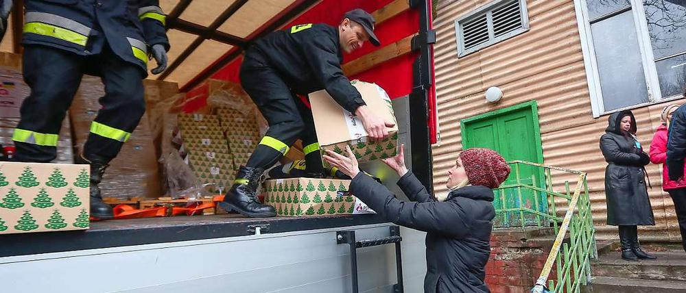 Hilfsgüter aus Polen treffen im ostukrainischen Charkiw ein.