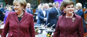 Anderer Blickwinkel: Kanzlerin Angela Merkel und Polens neue Premierministerin Beata Szydlo.