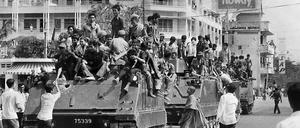 Grausame Geschichte. Als die Roten Khmer in Phnom Penh einrücken, jubeln die Menschen. Dann begann der Terror.