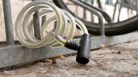Die schlechteste aller Lösungen sind die Spiralschlösser, die teils mit einem Seitenschneider geknackt werden können. Als Diebstahlschutz fürs Fahrrad sind diese ungeeignet.