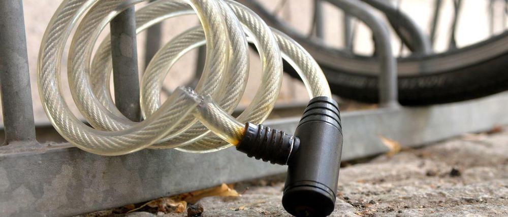 Die schlechteste aller Lösungen sind die Spiralschlösser, die teils mit einem Seitenschneider geknackt werden können. Als Diebstahlschutz fürs Fahrrad sind diese ungeeignet.