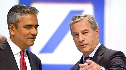 Weniger Geld auf dem Konto: Die Deutsche-Bank-Co-Chefs Anshu Jain (l.) und Jürgen Fitschen bekommen für 2014 deutlich weniger Gehalt als im Vorjahr.