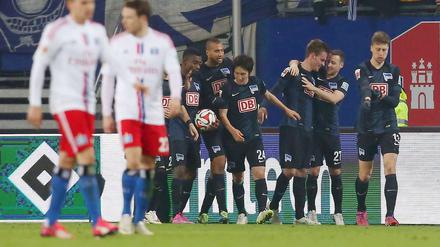 Tabellennachbarn war einmal. Hertha BSC machte nach dem Sieg gegen den HSV (zumindest vorerst) einen Platz gut.