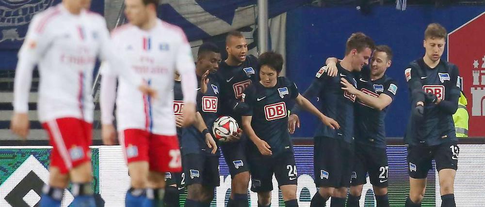Tabellennachbarn war einmal. Hertha BSC machte nach dem Sieg gegen den HSV (zumindest vorerst) einen Platz gut.