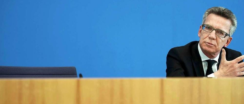 Der Innenminister fordert einen besseren Informationsaustausch zwischen den Sicherheitsbehörden.