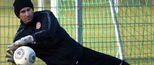 Heinz Müller möchte behandelt werden wie ein normaler Arbeitnehmer - und nicht wie ein Fußballprofi, der er über 20 Jahre lang war. 
