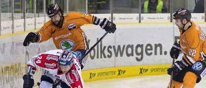 Ins Straucheln geraten. Die Eisbären (im Bild André Rankel) rutschen in der Tabelle nach vier Niederlagen in Folge ab. 