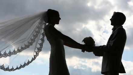 Hochheiraten ist schwieriger geworden. Bei der Partnerwahl bleiben Akademiker lieber unter sich.