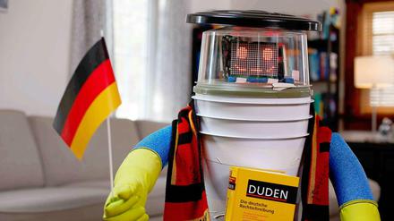 Kommt er oder kommt er nicht? Der trampende Roboter "Hitchbot" soll am Dienstag in Berlin eintreffen, hängt aber wohl noch in Duisburg fest.