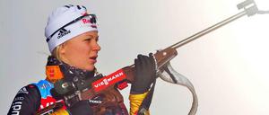 Miriam Gössner ist zweimalige Biathlon-Staffelweltmeisterin und holte mit der deutschen Langlaufstaffel Olympia- und WM-Silber. Lange Zeit wurde sie als die Nachfolgerin von Magdalena Neuner gehandelt. Nach einem schweren Mountainbike-Unfall im Sommer 2013, wo sie nur knapp dem Rollstuhl entkam, musste sie aufgrund anhaltender Rückenprobleme auf Olympia in Sotschi verzichten.