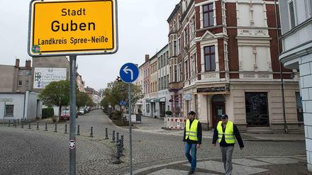 Mit Warnweste. In Guben patrouilliert die Stadtwache, um potenzielle Straftäter abzuschrecken.