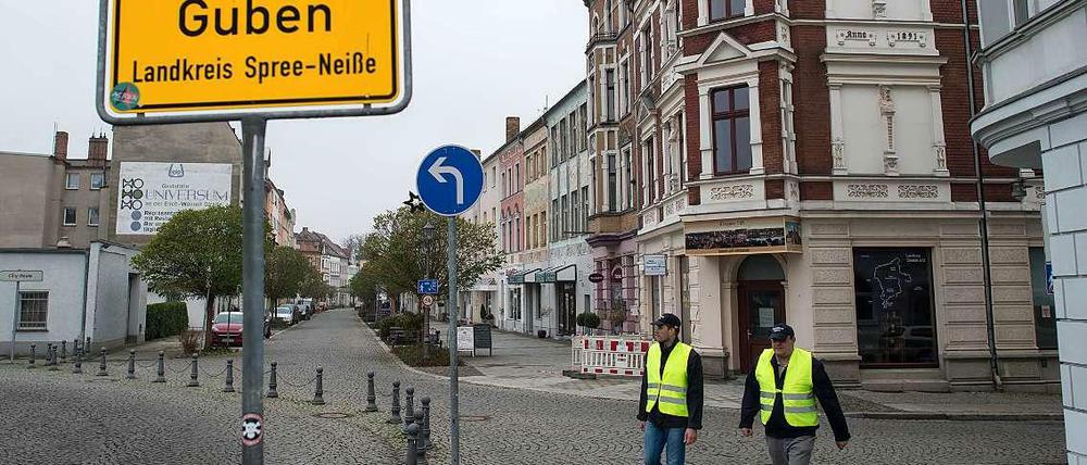 Mit Warnweste. In Guben patrouilliert die Stadtwache, um potenzielle Straftäter abzuschrecken.