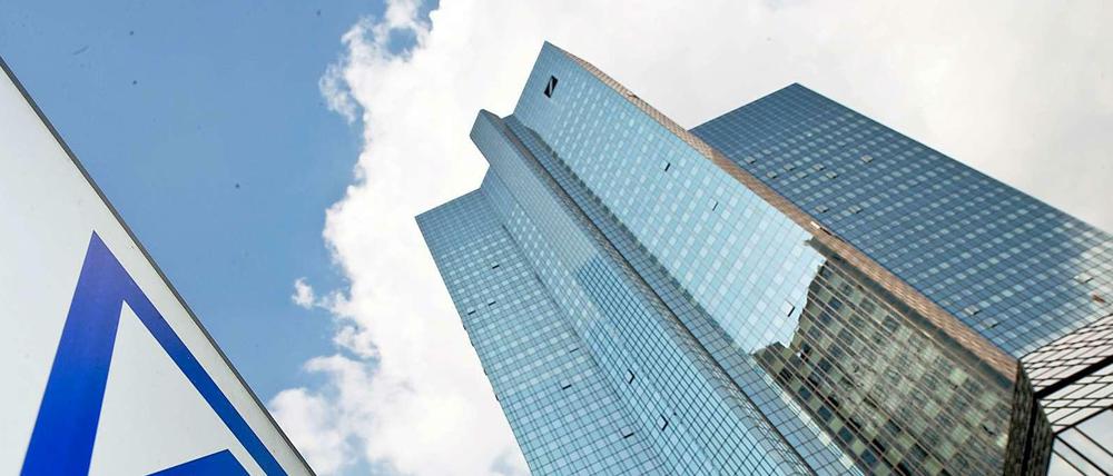 Die Deutsche Bank stockt ihren Kapitalpuffer auf.