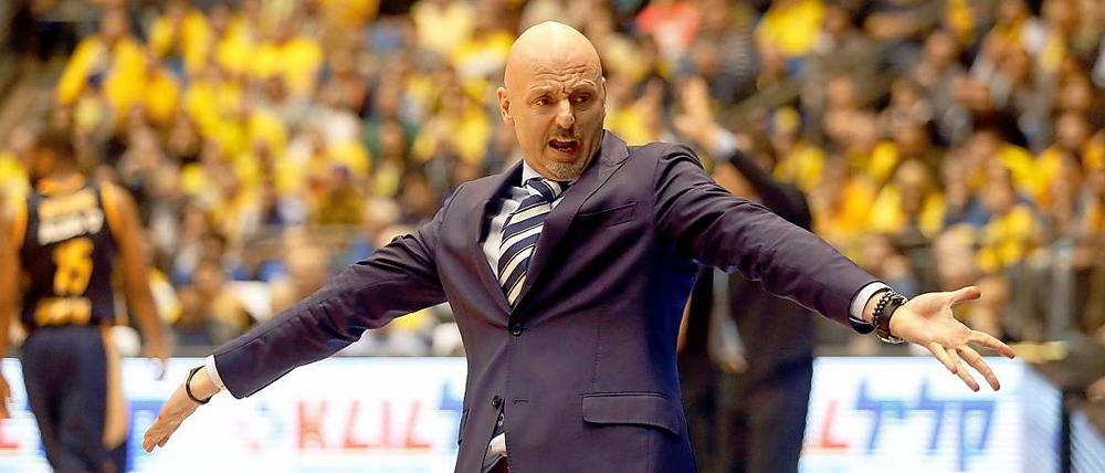 Wütend auf seine eigenen Spieler: Alba-Trainer Sasa Obradovic (hier im Spiel in Tel Aviv)