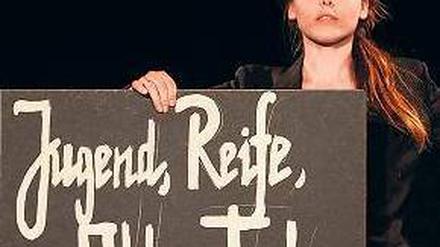 Gut mit Hut. Lina Rohde, 23, aus Kreuzberg hat mit ihren Klassenkameraden eine Homage an Marcel Marceau entwickelt. Sie besucht seit einem halben Jahr die Pantomimeschule „Die Etage“, an der Künstler aus der ganzen Welt lernen.