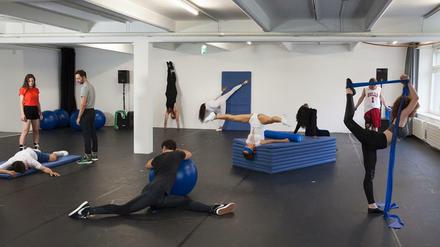 The Stages of Staging von Alexandra Bachzetsis