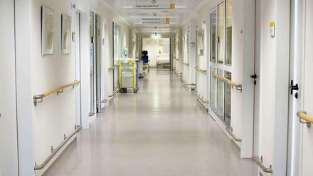 Die beste Klinik finden. Manche Hygieniker fürchten dass Krankenhäuser, die alle Infektionen korrekt erfassen und veröffentlichen, Patienten verlieren könnten. 