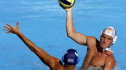 Spandauer Aushängeschild: Torjäger Marc Politze vom deutschen Meister Wasserfreunde Spandau 04 (r.), hier im Einsatz für die deutsche Nationalmannschaft.