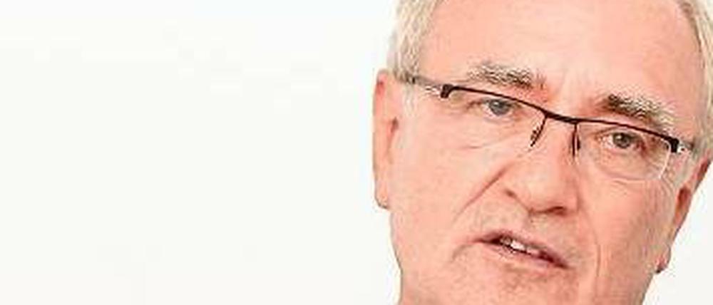 Detlef Wetzel, 1952 im Siegerland geboren, lernte Werkzeugmacher. Auf dem zweiten Bildungsweg kam er zur Fachhochschulreife, anschließend studierte er Sozialarbeit. 2004 wurde Wetzel IG-Metall-Chef von NRW, 2007 Vizechef in der Frankfurter Zentrale. Seit November führt er die IG Metall, mit 2,3 Millionen Mitgliedern die größte Gewerkschaft.  