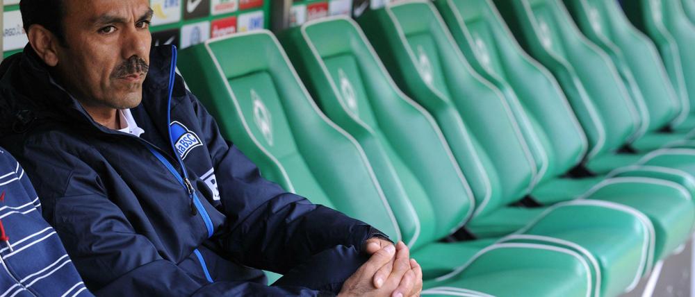 Mein linker, linker Platz ist leer.... Jos Luhukay ist unzufrieden mit dem Auftritt seines Teams in der Rückrunde. Der Niederländer fordert Verstärkungen für die neue Spielzeit. 