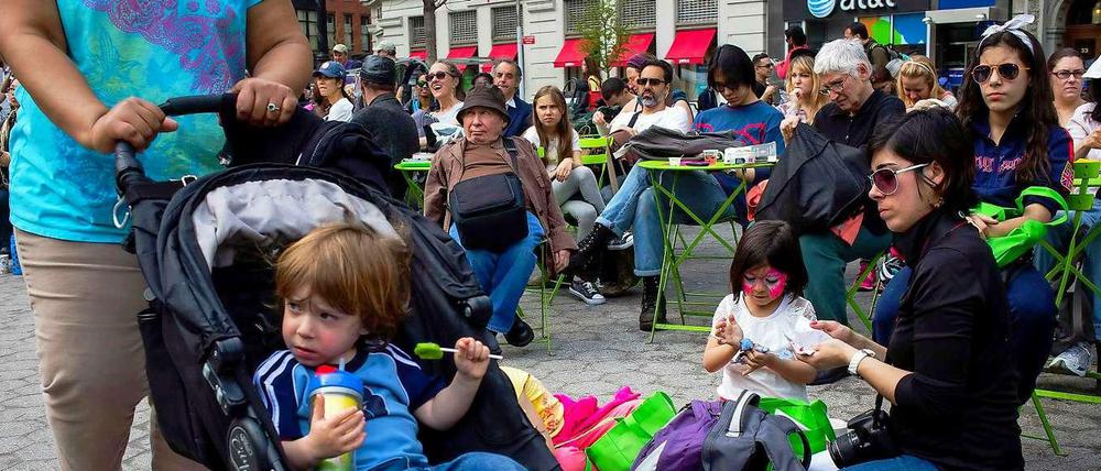 Mittelstandsfamilie am Union Square, Manhattan.