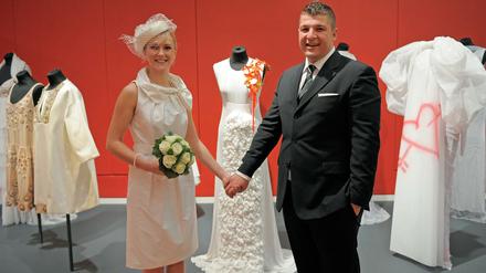 Hochzeit und dann? Nicht alle türkischen Eheleute dürfen dem oder der Geliebten hinterherreisen. Diese beiden - hier auf der Ausstellung "Evet - ich will" im Mannheimer Reiss-Engelhorn-Museum 2009 - sind allerdings glücklich vereint