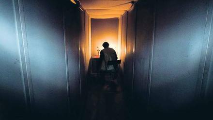 Wie fühlt sich eine Depression an? Das können Besucher in einem Depressionsraum in der Ausstellung „ROBERT gedENKEn – unser Freund und Torwart“ im Landesmuseum in Hannover nachempfinden.