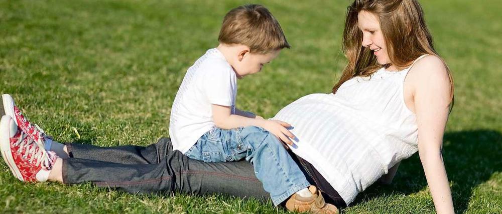 Das große Warten. Schwangere, die bei der AOK versichert sind, können sich bei ihrem Frauenarzt für das neue Vorsorgeprogramm „Baby on time“ anmelden. 