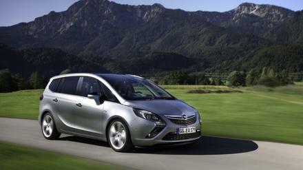 V wie viel Platz: Die Optik des Opel Zafira Tourer hat man in Rüsselsheim der allgemeinen Designlinie angepasst. Durch Lichtkanten und Sicken ist der nun kleinerer Tourer nun sportlicher im Auftritt.