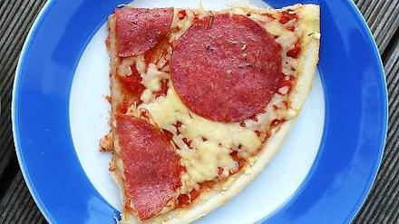 Online bestellt landet die Pizza auf dem Teller. Plattformen wie Lieferheld bieten Lieferdiensten die Möglichkeit, ohne eigene Homepage möglichst viele Kunden zu erreichen.