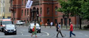Im Zentrum am Stadtrand. Das Pankower Rathaus wirkt wie eine Trutzburg aus der Vergangenheit. 