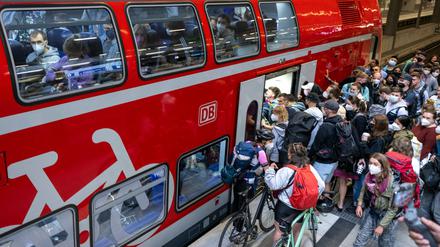 Durch das 9-Euro-Ticket sind Regionalzüge an die Ostsee in den Sommermonaten noch beliebter als sonst - bis zur Überfüllung.